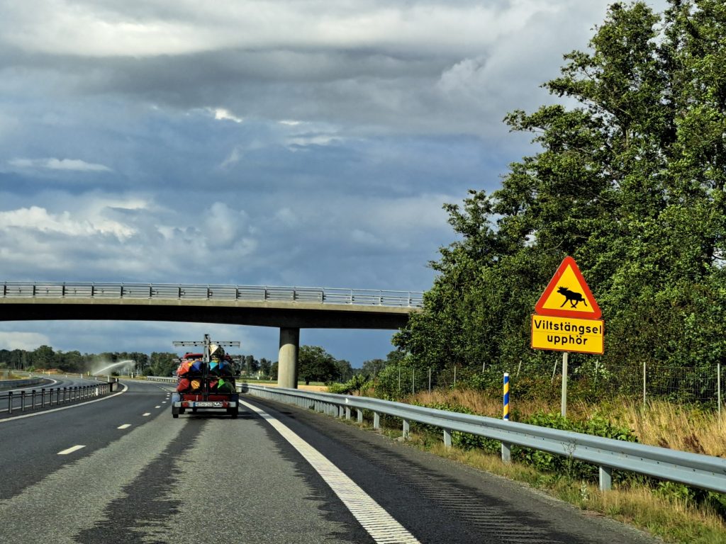 Anreise nach Schweden mit Elch-Warnschild