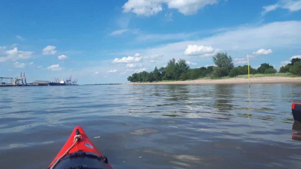 Kajak unterwegs auf der Weser bei Harriersand