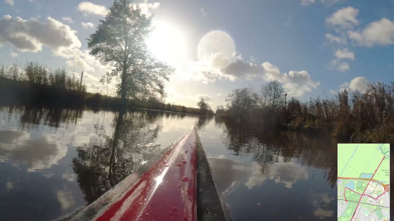 Blick aus dem Surfski bei einer Feierabendrunde auf dem Wasser